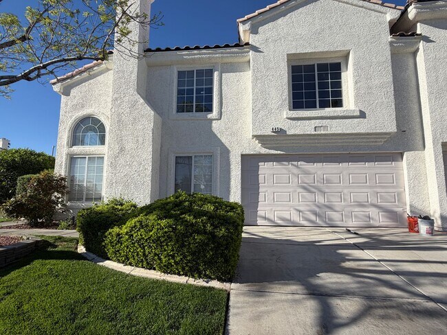 Building Photo - Gorgeous 3 bedroom Townhome ready for immediate move-in!