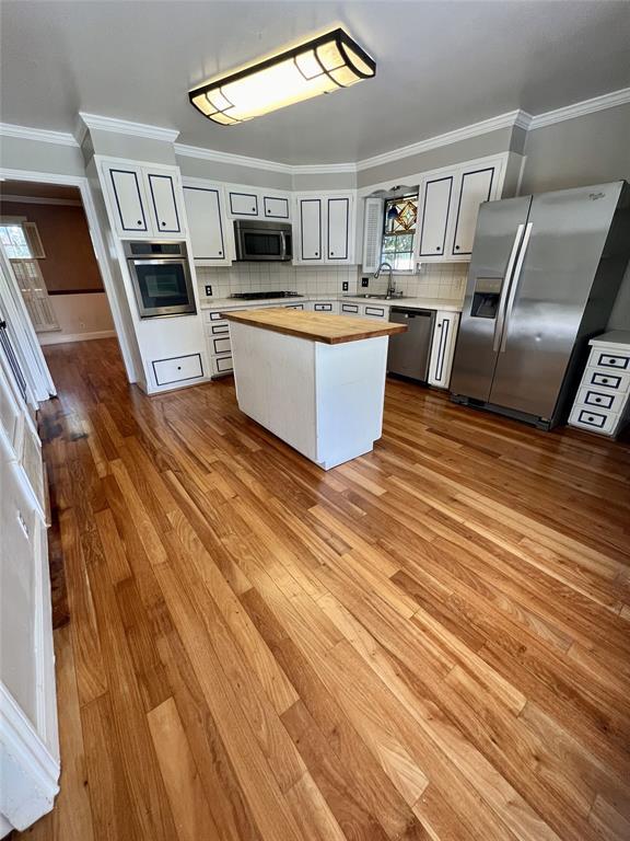 Building Photo - 7211 Mesa Dr