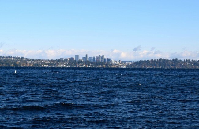 Building Photo - 334 Lakeside Ave S