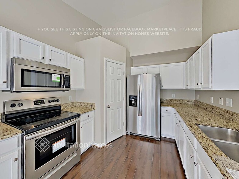 Building Photo - 3017 Secret Garden Ct
