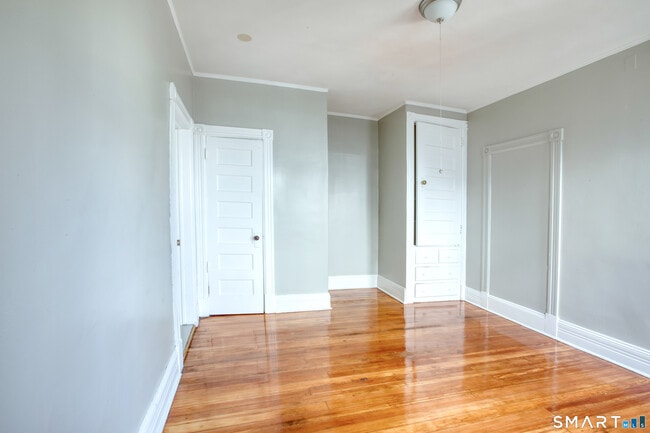 Building Photo - 325 Chestnut St