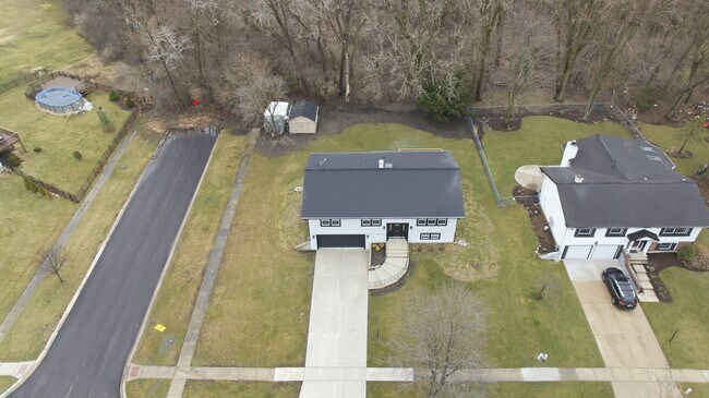 Building Photo - 2S245 Mayfield Ln