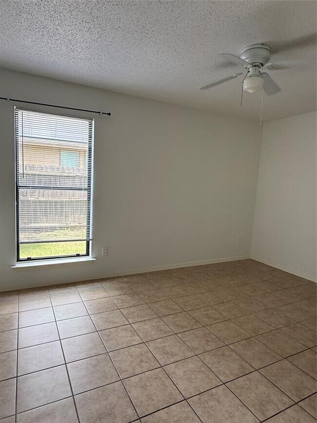 Building Photo - 10616 Mellow Meadow Dr