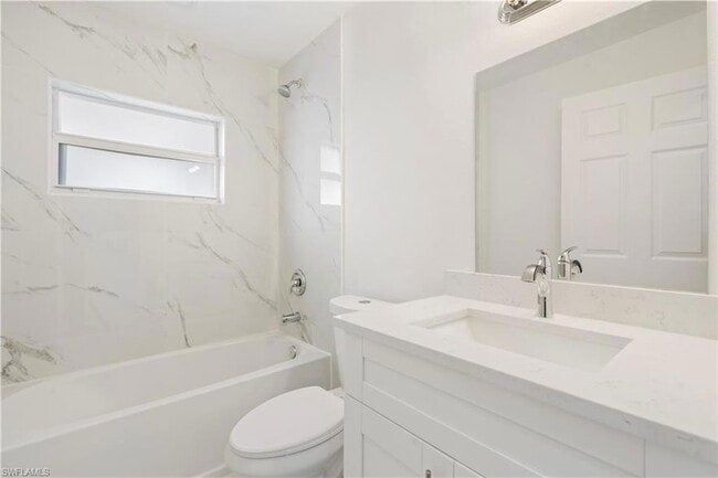 Building Photo - 732 Asher St E