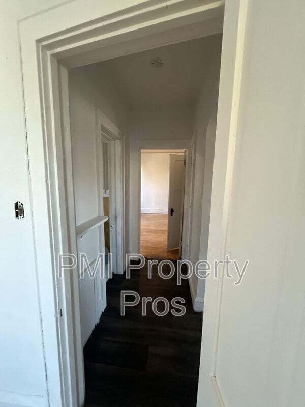 Building Photo - 4572 W Fond du Lac Ave