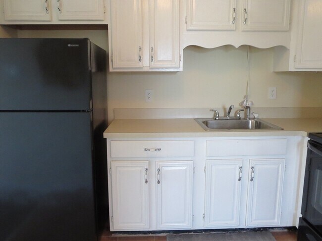 Building Photo - 75 Cabot St