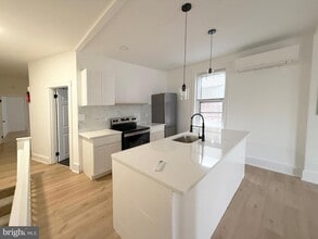 Building Photo - 114 S 58th St