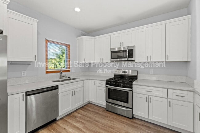 Primary Photo - 1824 Palm Ave