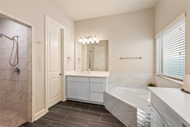 Building Photo - 11905 Deering Pl