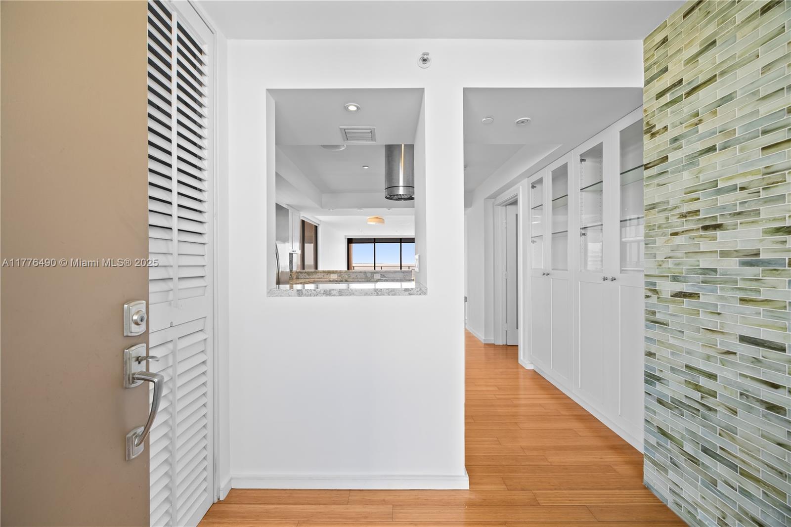 Building Photo - 1632 S Bayshore Ct