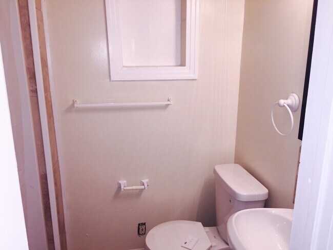 Building Photo - North Hyde Park Bungalow: Close to SOHO, Downtown & U.T.