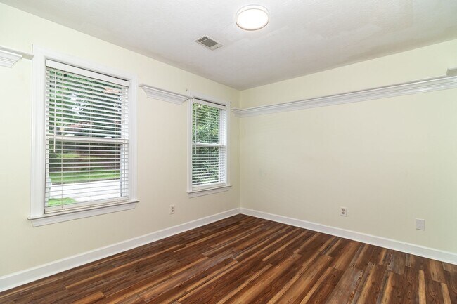 Building Photo - Beautiful 3 bedroom, in-law plan, Family Home in Martinez!  Walk to school!