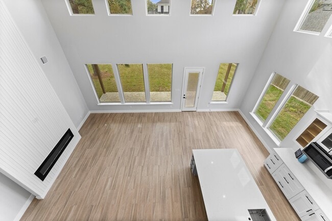 Building Photo - 7007 Longmire Cir