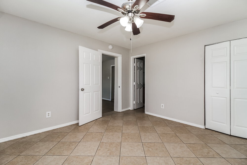 Building Photo - 4764 Miramar Rd