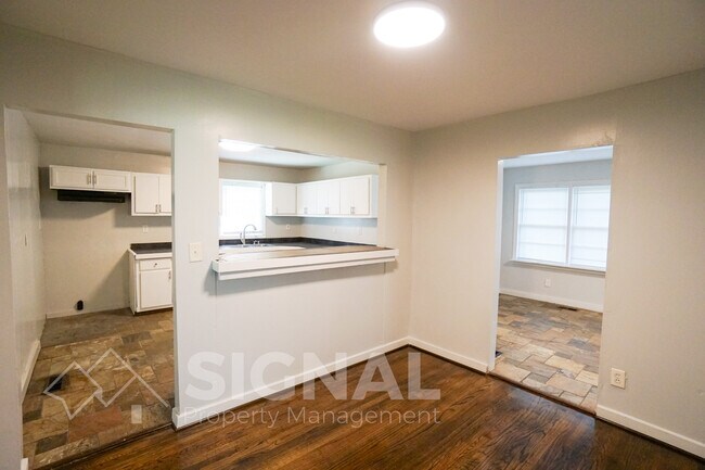 Building Photo - 1209 Lynn Acres Dr