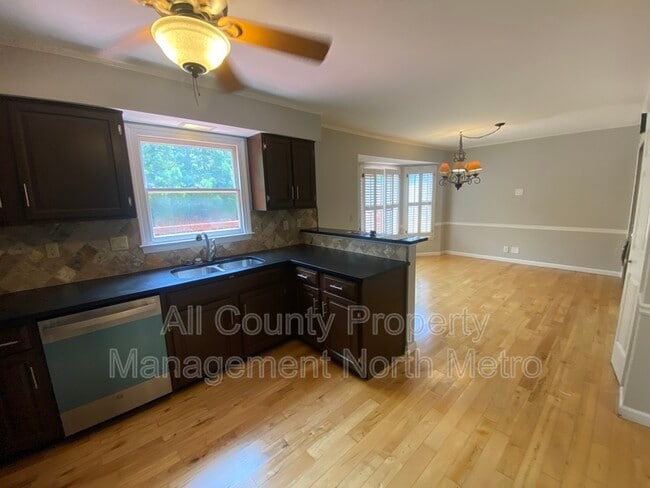 Building Photo - 1406 Defoors Dr NW
