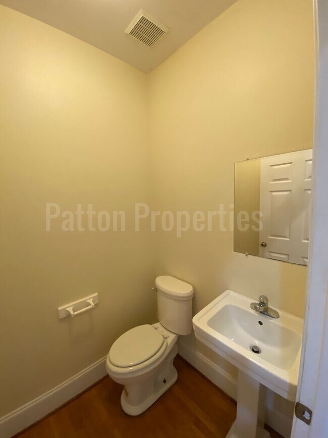 Building Photo - 323 S Pickens St