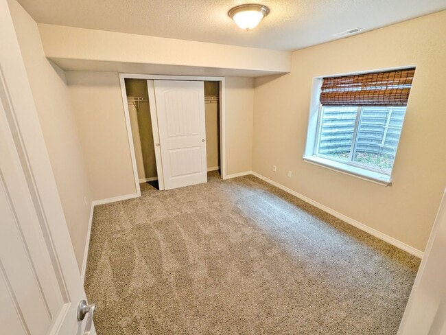 Building Photo - 5 Bedroom Three Bathroom Single Family Home in Monument