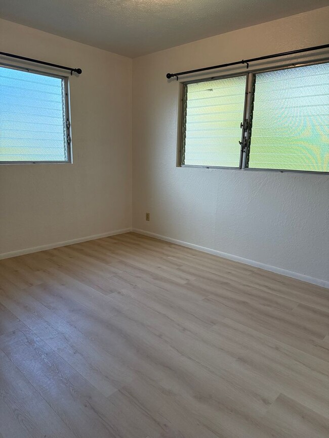 Building Photo - Partially Renovated 3BR/1.5BA Home in Hilo!
