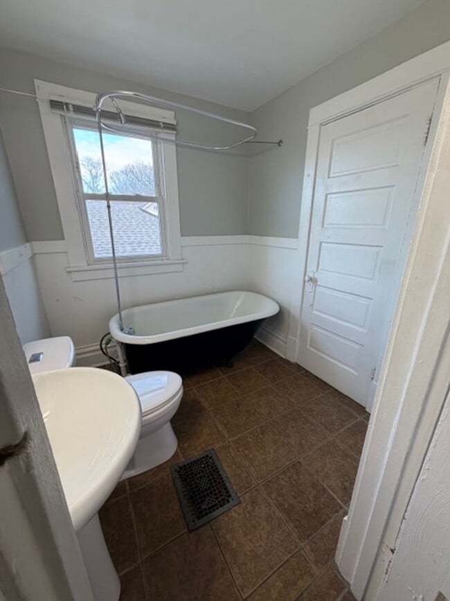 Building Photo - FON1178