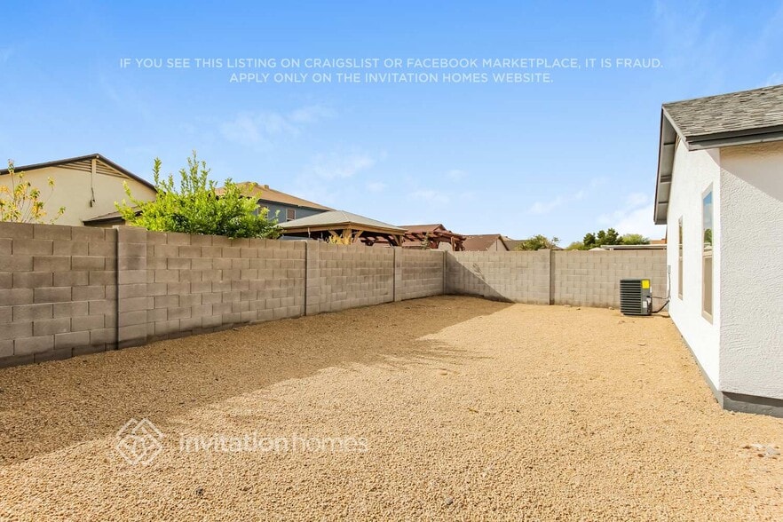 Building Photo - 11601 W Windrose Ave