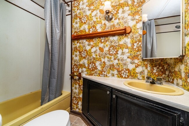 Building Photo - Quiet Getaway