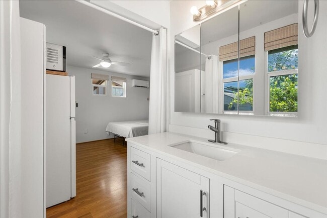 Building Photo - Remodeled Studio in North Kihei | Furnished & Pet-Friendly