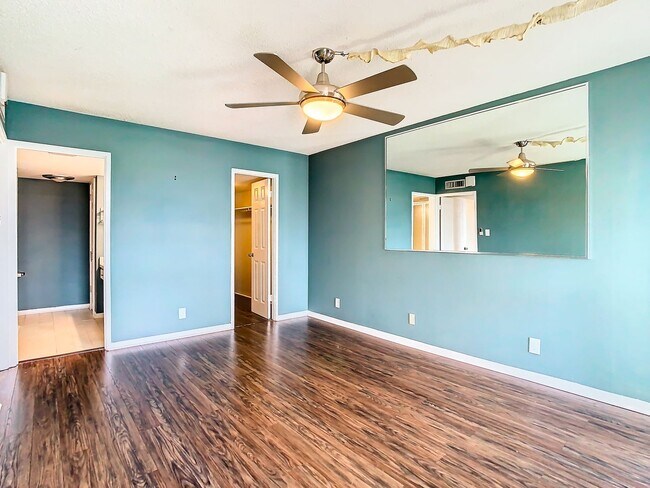 Building Photo - 7400 Sun Island Dr S