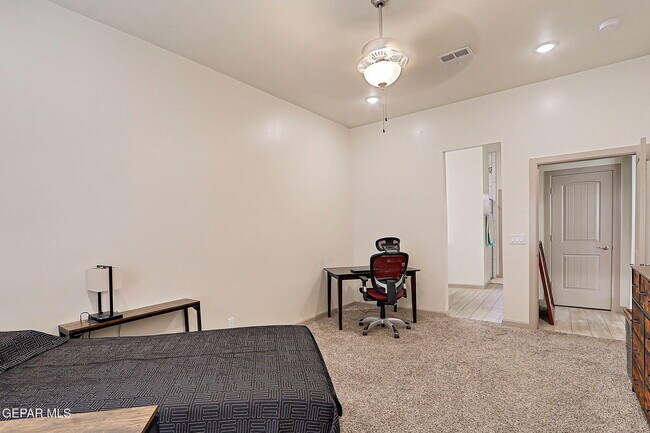 Building Photo - 7825 Enchanted View Dr