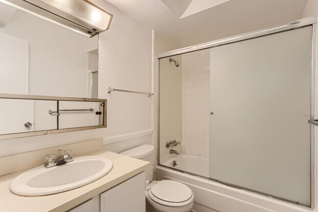 Building Photo - Evolve Real Estate: Stunning 2Beds/2 Baths, 1269 SQFT Condo with Two Assigned Parking Spots!