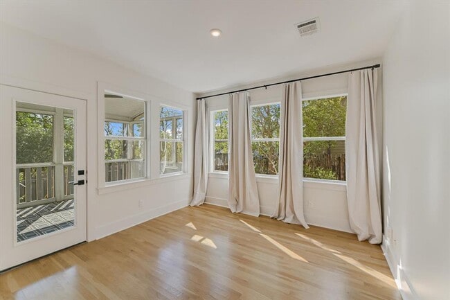 Building Photo - 1203 Newton St