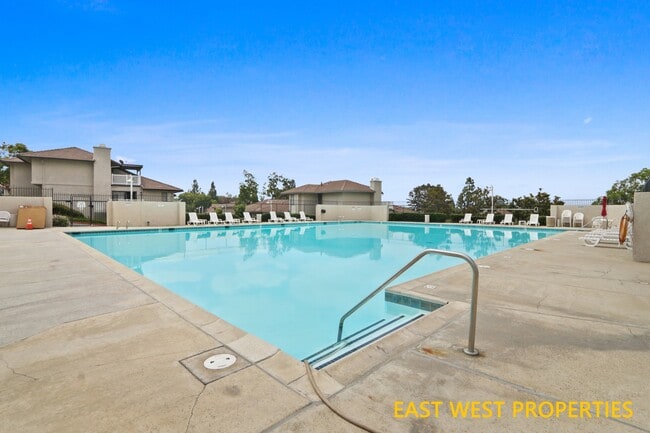 Building Photo - 2409 Sommerset Dr