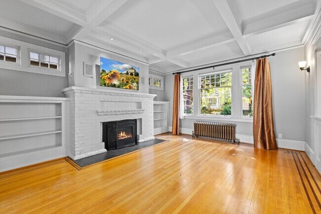 Building Photo - Stunning 1909 Craftsman w/ AC in Coveted Capitol Hill