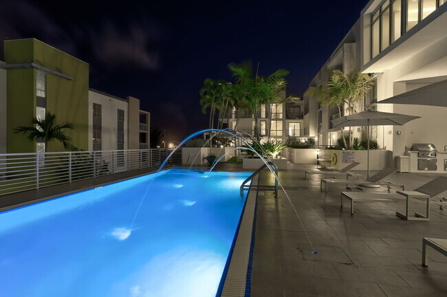 Building Photo - 111 SE 1st Ave