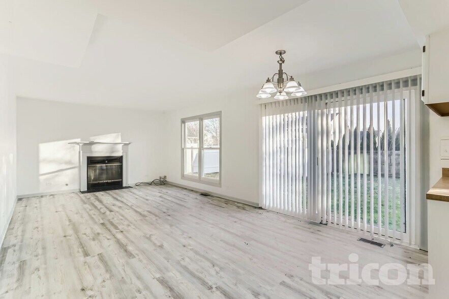 Building Photo - 1419 Farrington Ln