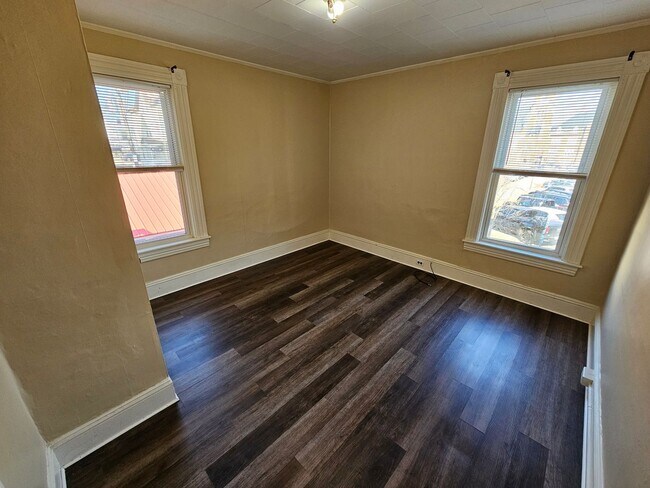 Building Photo - $2,075 - 3 Bed / 1 Bath Apartment in West Manchester's Rimmon Heights with a Semi-Private Balcony!