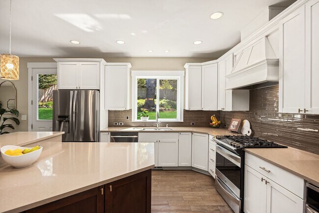 Building Photo - Bainbridge Island Home