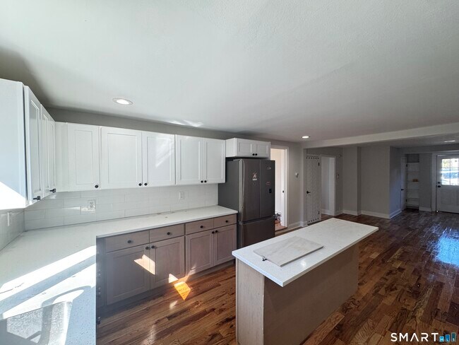 Building Photo - 137 Middletown Ave