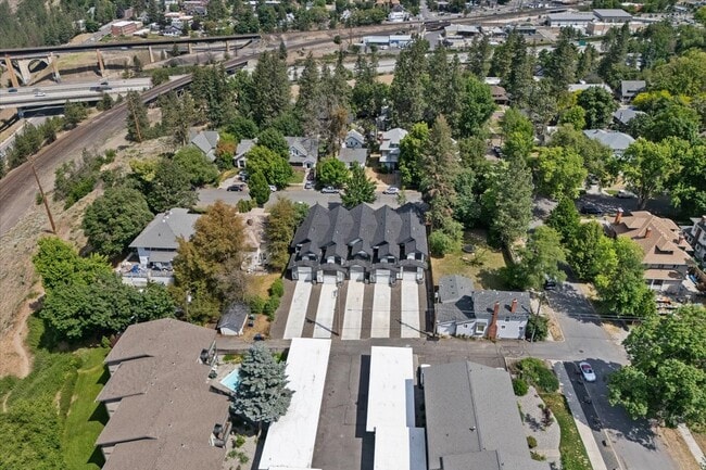 Building Photo - 2015 W 9th Ave