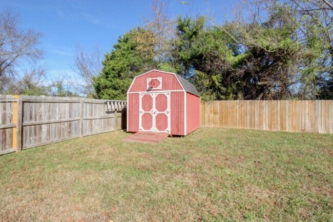 Building Photo - 3 Bedroom 2.5 Bathroom Home w/ Bonus Room!