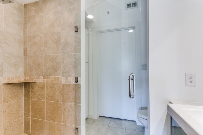 Building Photo - 4040 N Hall St