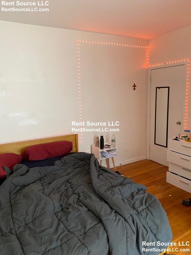 Building Photo - 8 Hingham St