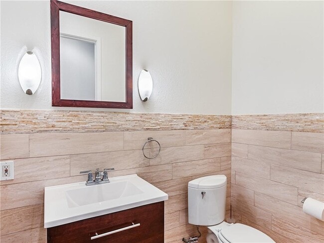 Building Photo - 3002 Hillview Rd