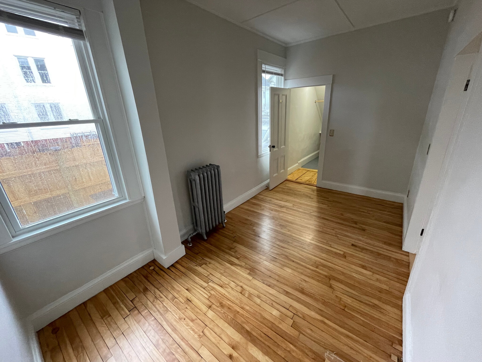 Second bedroom/home office (w/ walk-in closet). - 18 North St