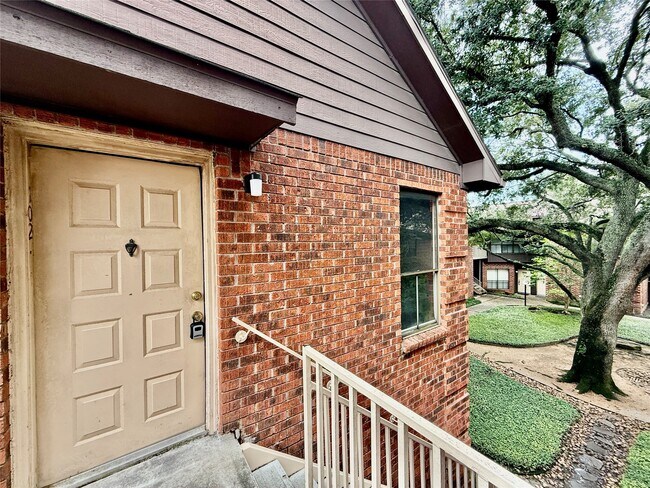 Building Photo - 3100 Walnut Bend Ln