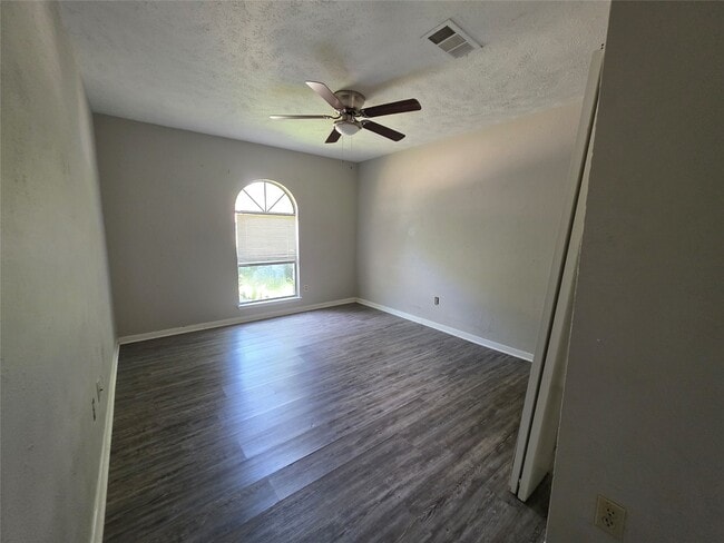 Building Photo - 6918 Kearney Dr