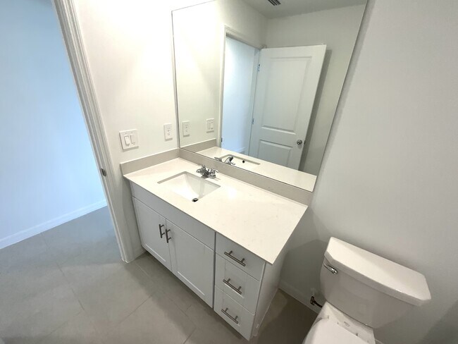 Building Photo - 11961 Savanna Lks Blvd