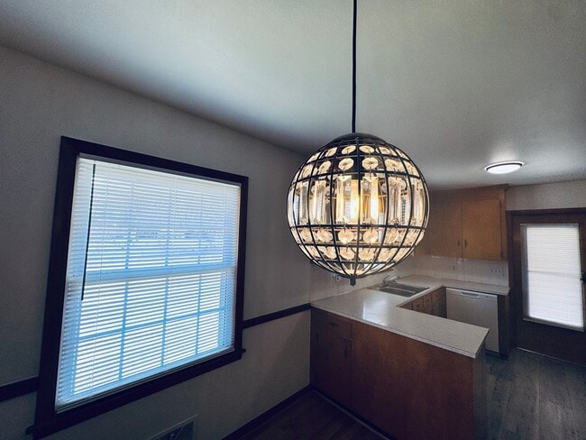 Building Photo - Charming Brick Ranch Home in Campbell County