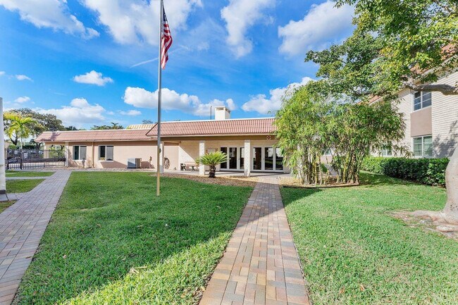 Building Photo - 1950 N Andrews Ave