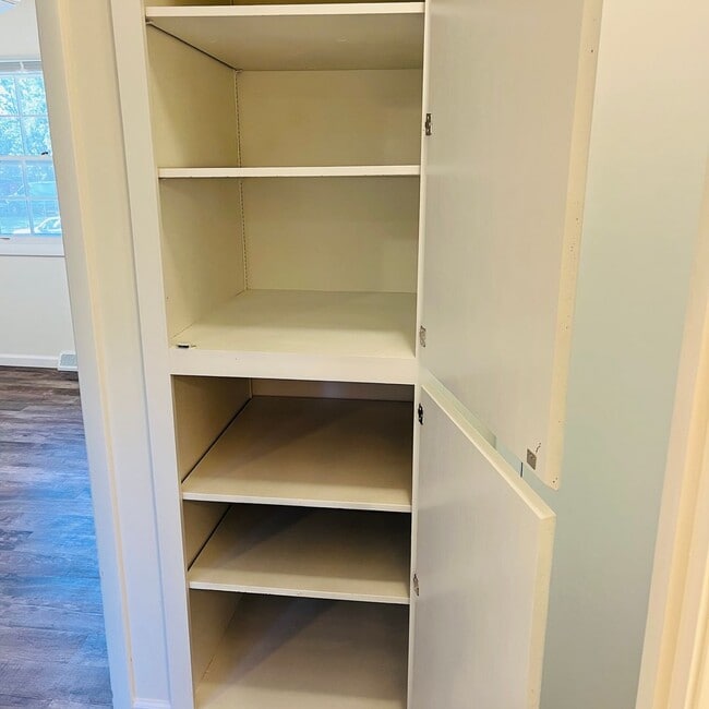 Building Photo - Beautifully remodeled 3 bedroom, 2 bath duplex in Royal Oaks Neighborhood